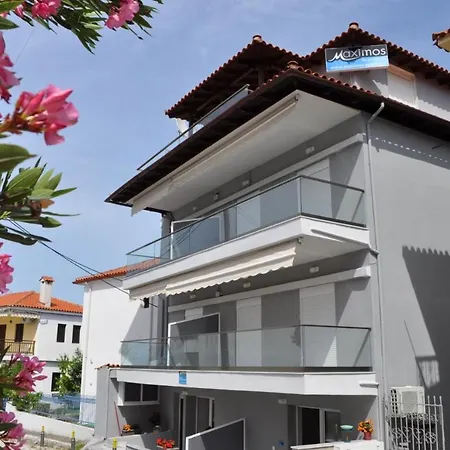 Maximus Polychrono Apartments