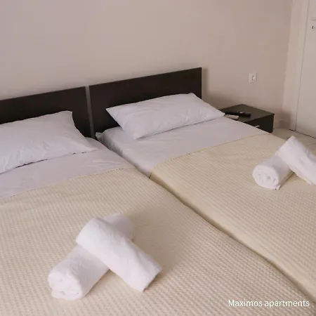 Maximus Polychrono Apartments *