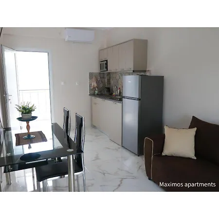 Apartment Maximus Polychrono Apartments